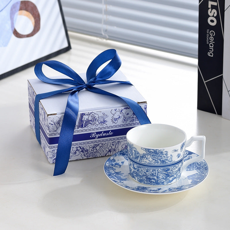 A High-End Gift Box Featuring a Retro-Style Ceramic Cup Set, Perfect for Tea Or Coffee, Including a Saucer And a Water Cup